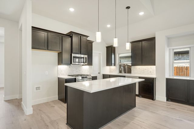 409 Chestnut Lane, Glenn Heights, TX 75154