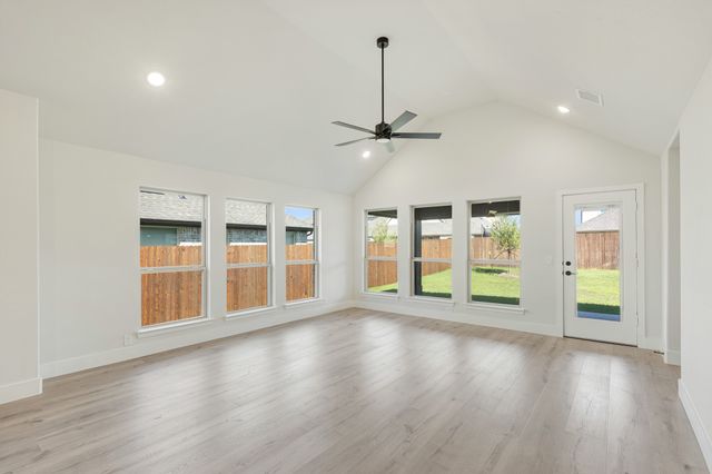 409 Chestnut Lane, Glenn Heights, TX 75154
