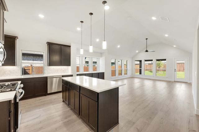 409 Chestnut Lane, Glenn Heights, TX 75154