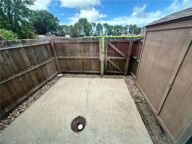 725 SW Liggett Road A, Blue Springs, MO 64015