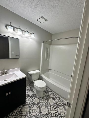 725 SW Liggett Road A, Blue Springs, MO 64015