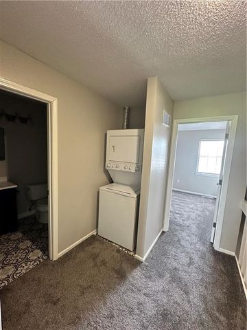 725 SW Liggett Road A, Blue Springs, MO 64015