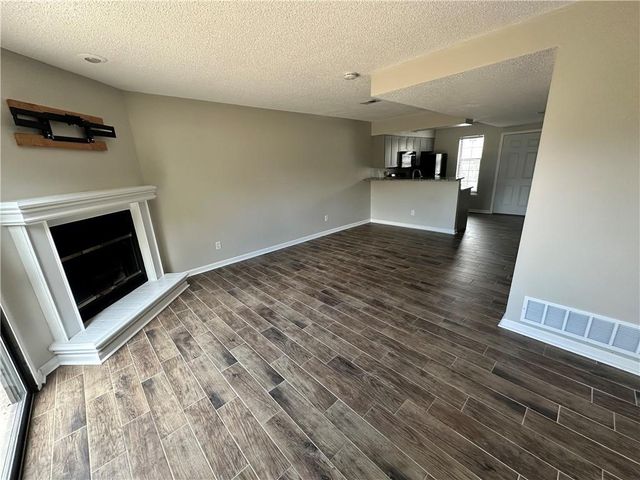 725 SW Liggett Road A, Blue Springs, MO 64015