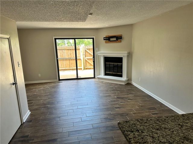 725 SW Liggett Road A, Blue Springs, MO 64015