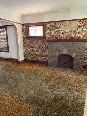 1944 S 89th STREET, West Allis, WI 53227