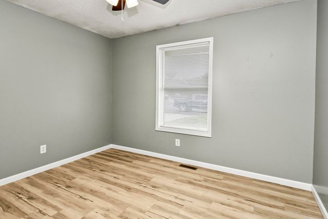 1206 W Belwood Court, Nixa, MO 65714