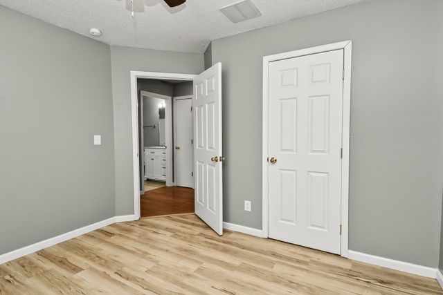 1206 W Belwood Court, Nixa, MO 65714