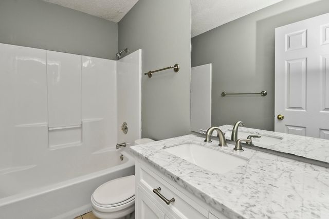 1206 W Belwood Court, Nixa, MO 65714