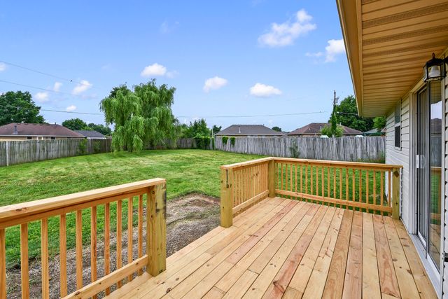 1206 W Belwood Court, Nixa, MO 65714