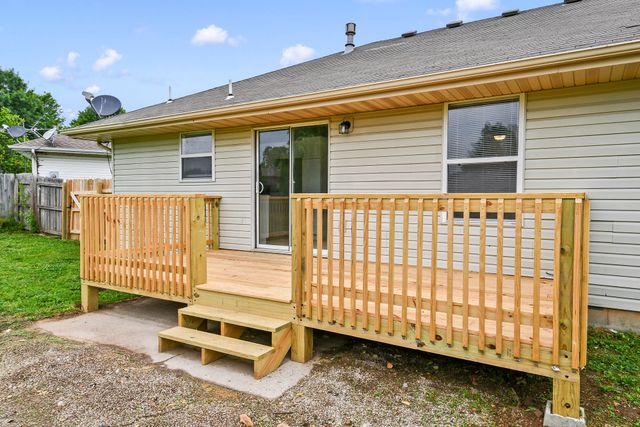 1206 W Belwood Court, Nixa, MO 65714