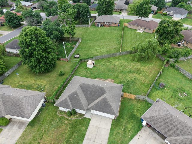 1206 W Belwood Court, Nixa, MO 65714