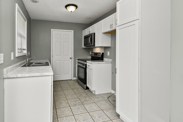1206 W Belwood Court, Nixa, MO 65714