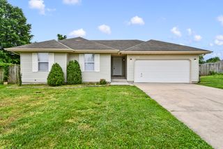1206 W Belwood Court, Nixa, MO 65714