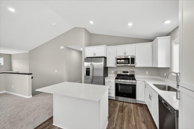 1752 Squirrel Way, New Richmond, WI 54017
