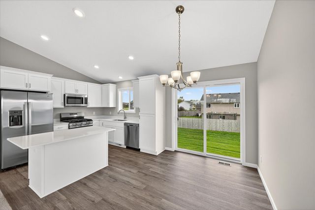 1752 Squirrel Way, New Richmond, WI 54017