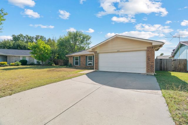 205 Willow Creek Lane, Fort Worth, TX 76134