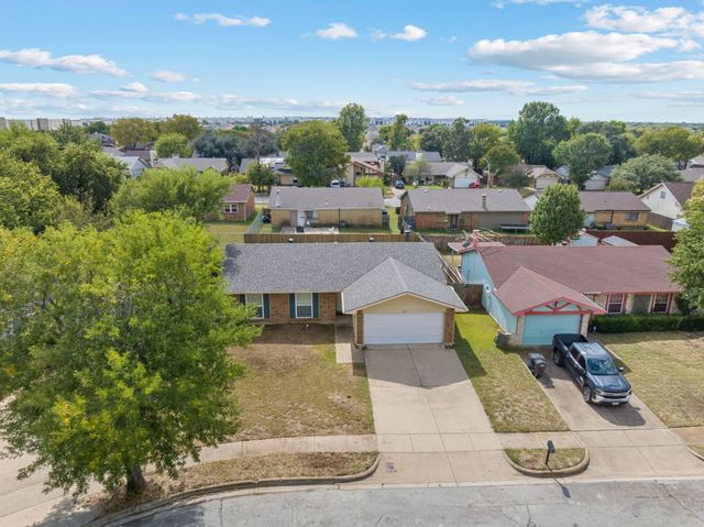 205 Willow Creek Lane, Fort Worth, TX 76134