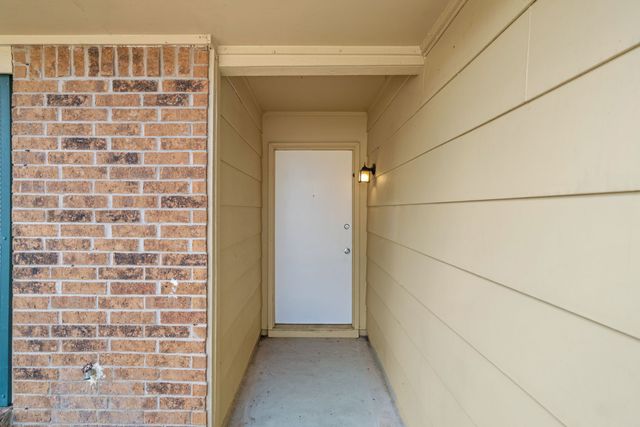 205 Willow Creek Lane, Fort Worth, TX 76134