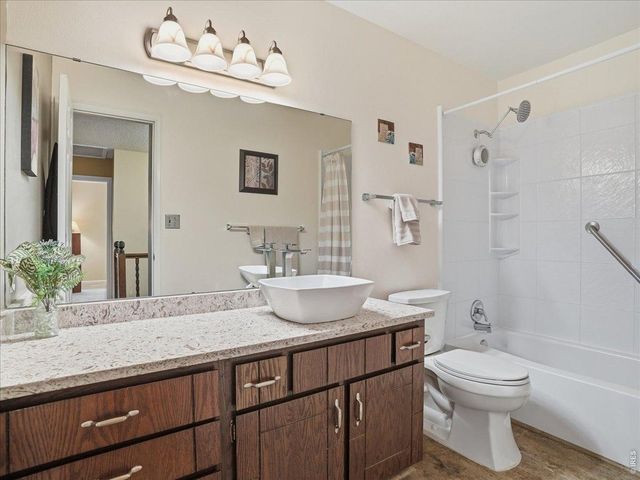 370 10th St, Windsor, CO 80550