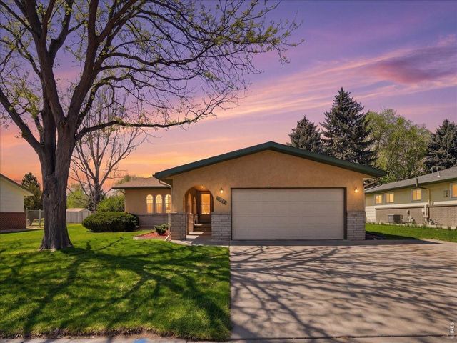 370 10th St, Windsor, CO 80550