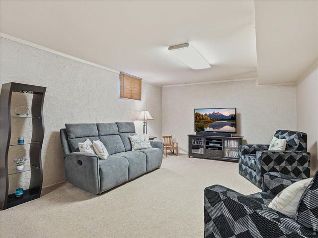 370 10th St, Windsor, CO 80550