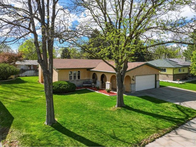 370 10th St, Windsor, CO 80550