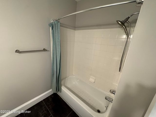 1130 Westlynne Pl 8, Louisville, KY 40222