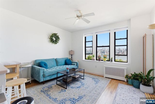 883 E Boulevard 1F, Weehawken, NJ 07086