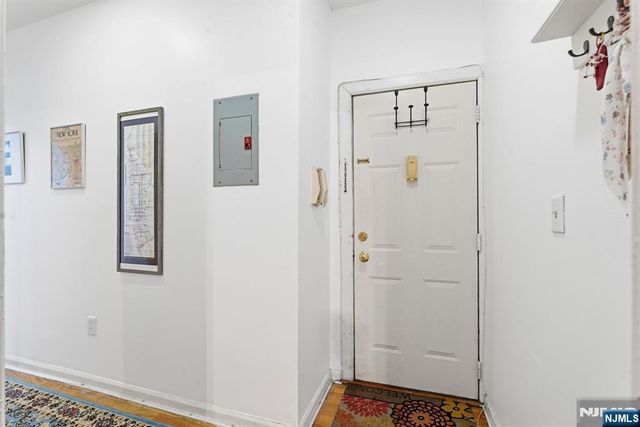 883 E Boulevard 1F, Weehawken, NJ 07086