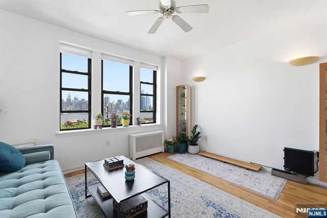883 E Boulevard 1F, Weehawken, NJ 07086