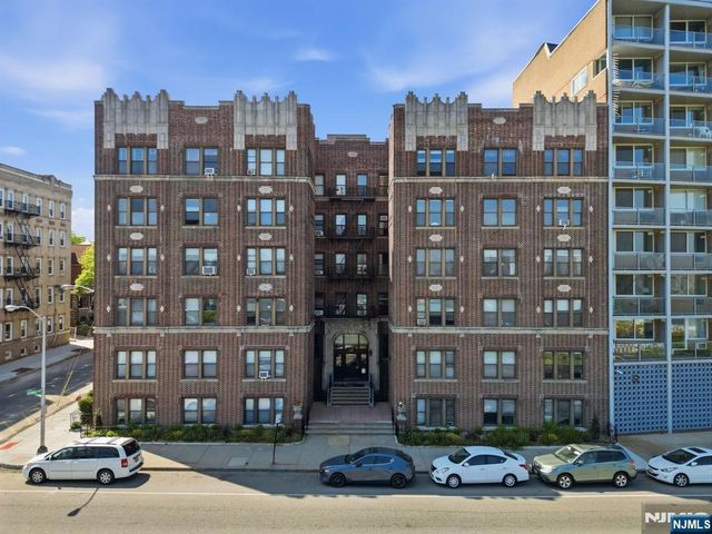 883 E Boulevard 1F, Weehawken, NJ 07086