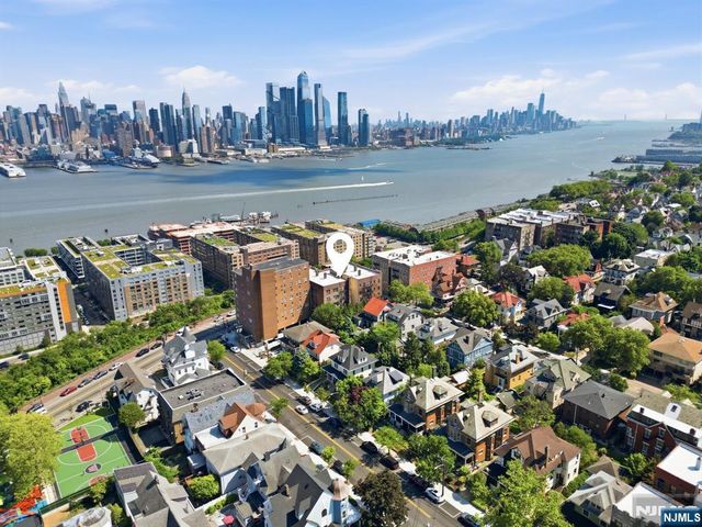 883 E Boulevard 1F, Weehawken, NJ 07086