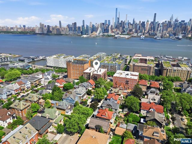 883 E Boulevard 1F, Weehawken, NJ 07086