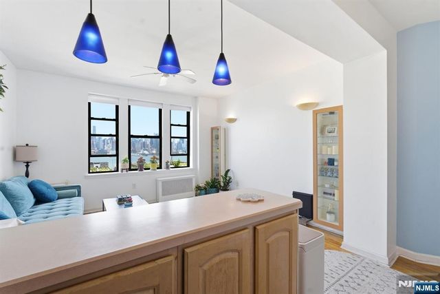 883 E Boulevard 1F, Weehawken, NJ 07086