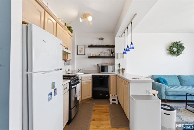 883 E Boulevard 1F, Weehawken, NJ 07086