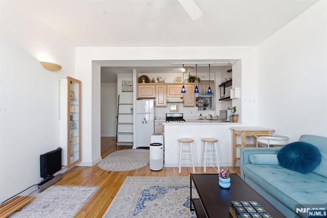 883 E Boulevard 1F, Weehawken, NJ 07086