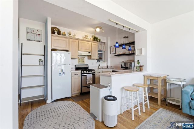 883 E Boulevard 1F, Weehawken, NJ 07086