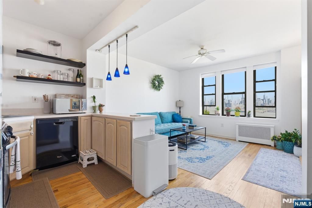 883 E Boulevard 1F, Weehawken, NJ 07086