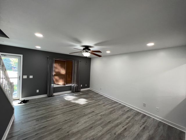 502 Powers Court B, Yorkville, IL 60560