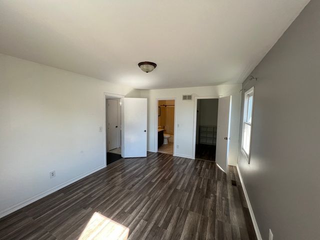 502 Powers Court B, Yorkville, IL 60560