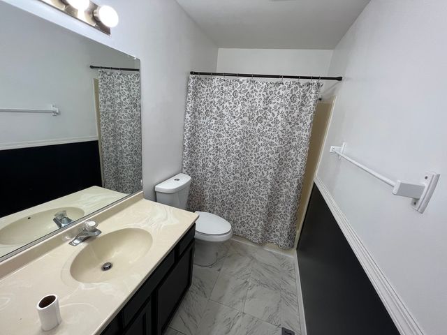 502 Powers Court B, Yorkville, IL 60560