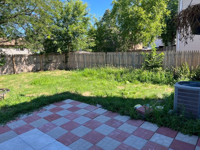 502 Powers Court B, Yorkville, IL 60560