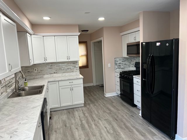 502 Powers Court B, Yorkville, IL 60560