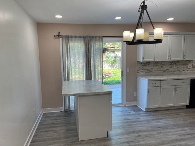 502 Powers Court B, Yorkville, IL 60560
