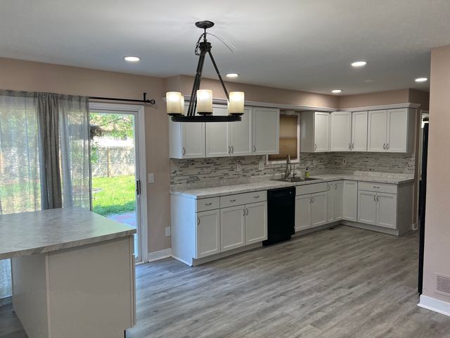 502 Powers Court B, Yorkville, IL 60560