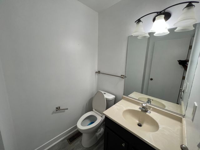 502 Powers Court B, Yorkville, IL 60560