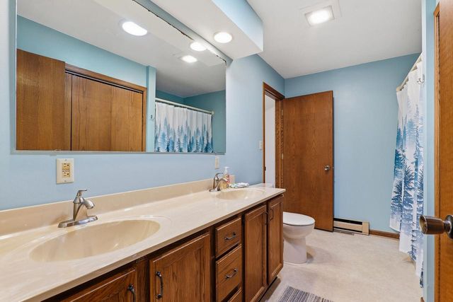 1412 Field Tree LANE, Oostburg, WI 53070