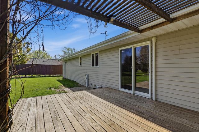 1412 Field Tree LANE, Oostburg, WI 53070
