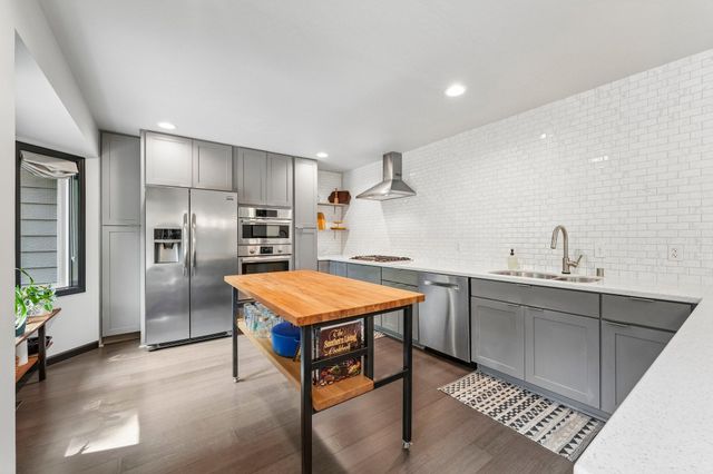 5558 Chatsworth Street N, Shoreview, MN 55126