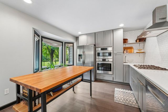 5558 Chatsworth Street N, Shoreview, MN 55126